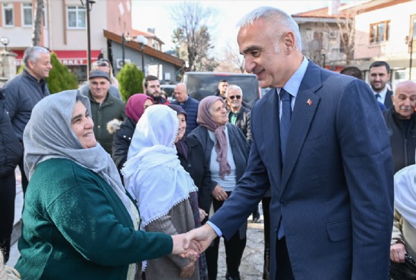 Bakan Ersoy, hemşehrileriyle geleneksel iftar sofrasında bir araya geldi